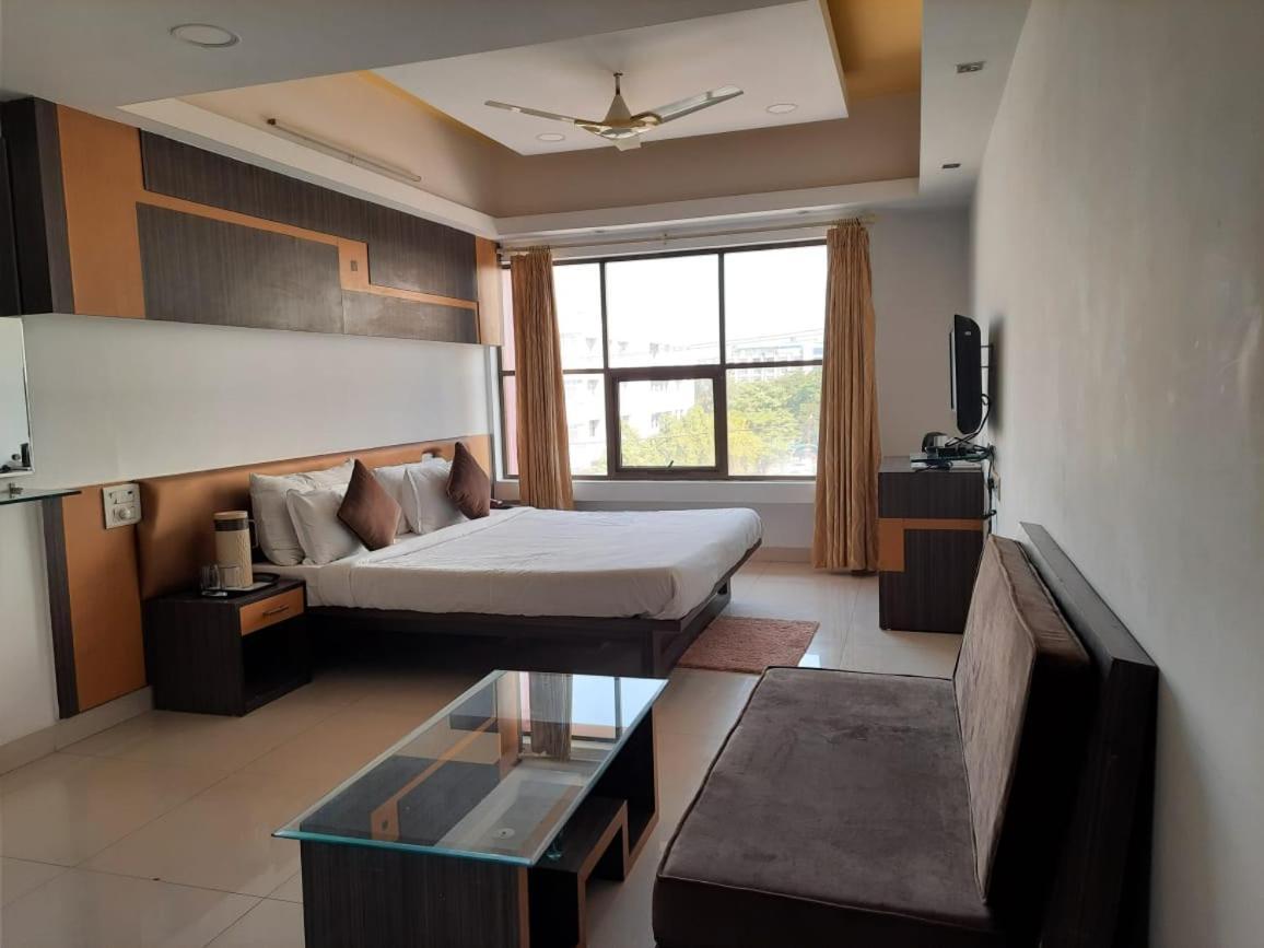 Hotel Grand Suites Индаур Экстерьер фото