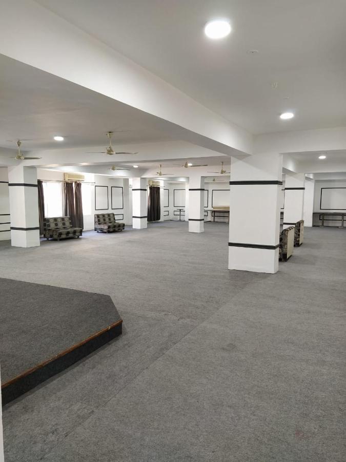 Hotel Grand Suites Индаур Экстерьер фото